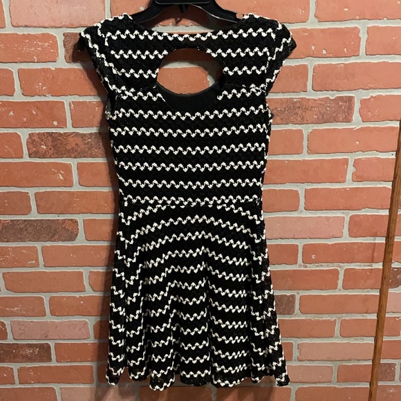 Candie’s crochet dress - Picture 2 of 2